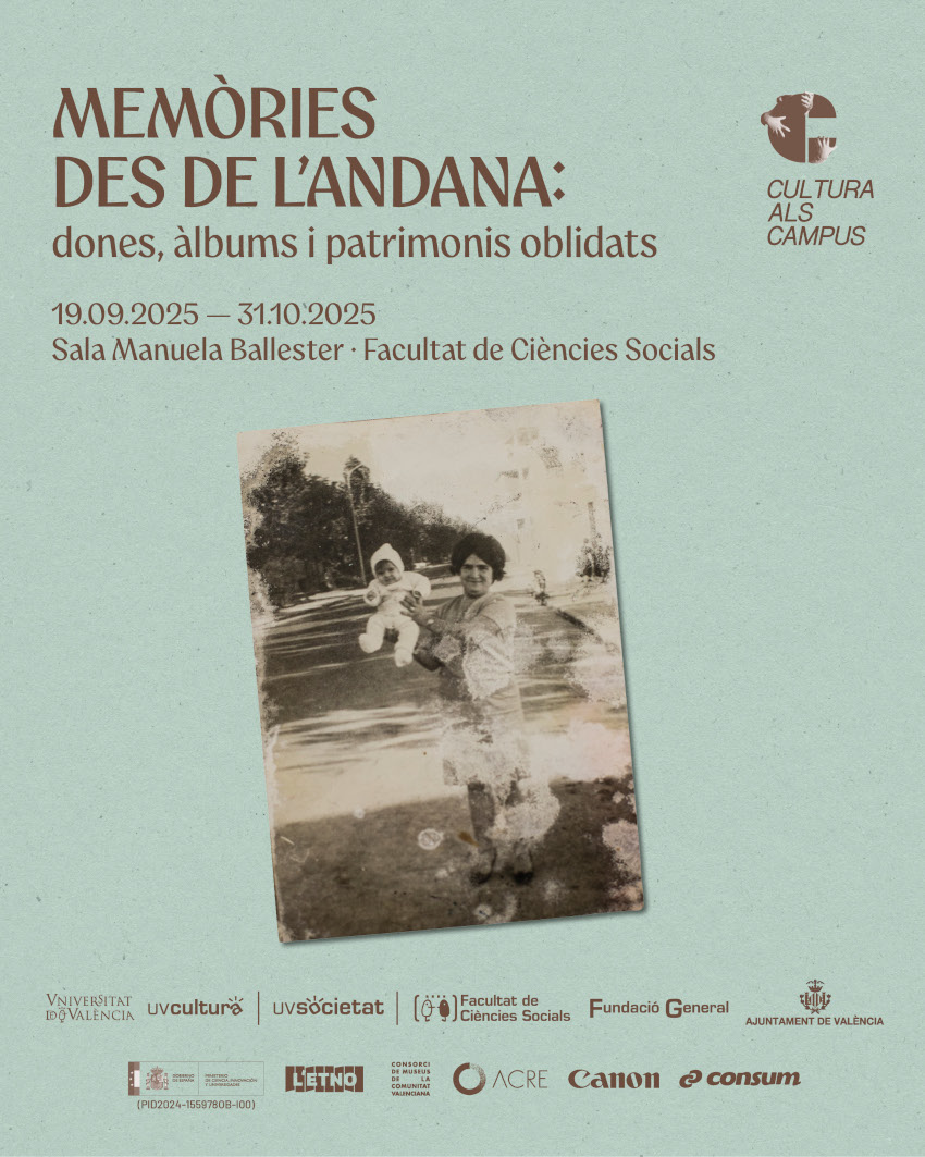 Foto antigua de mujer con niño